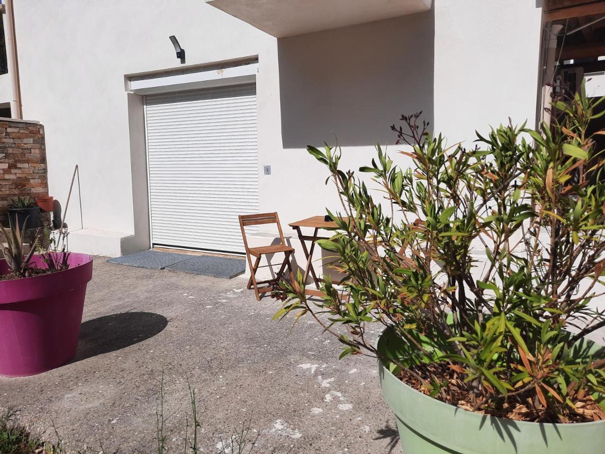 Location Venelles Villa Kültér fotó